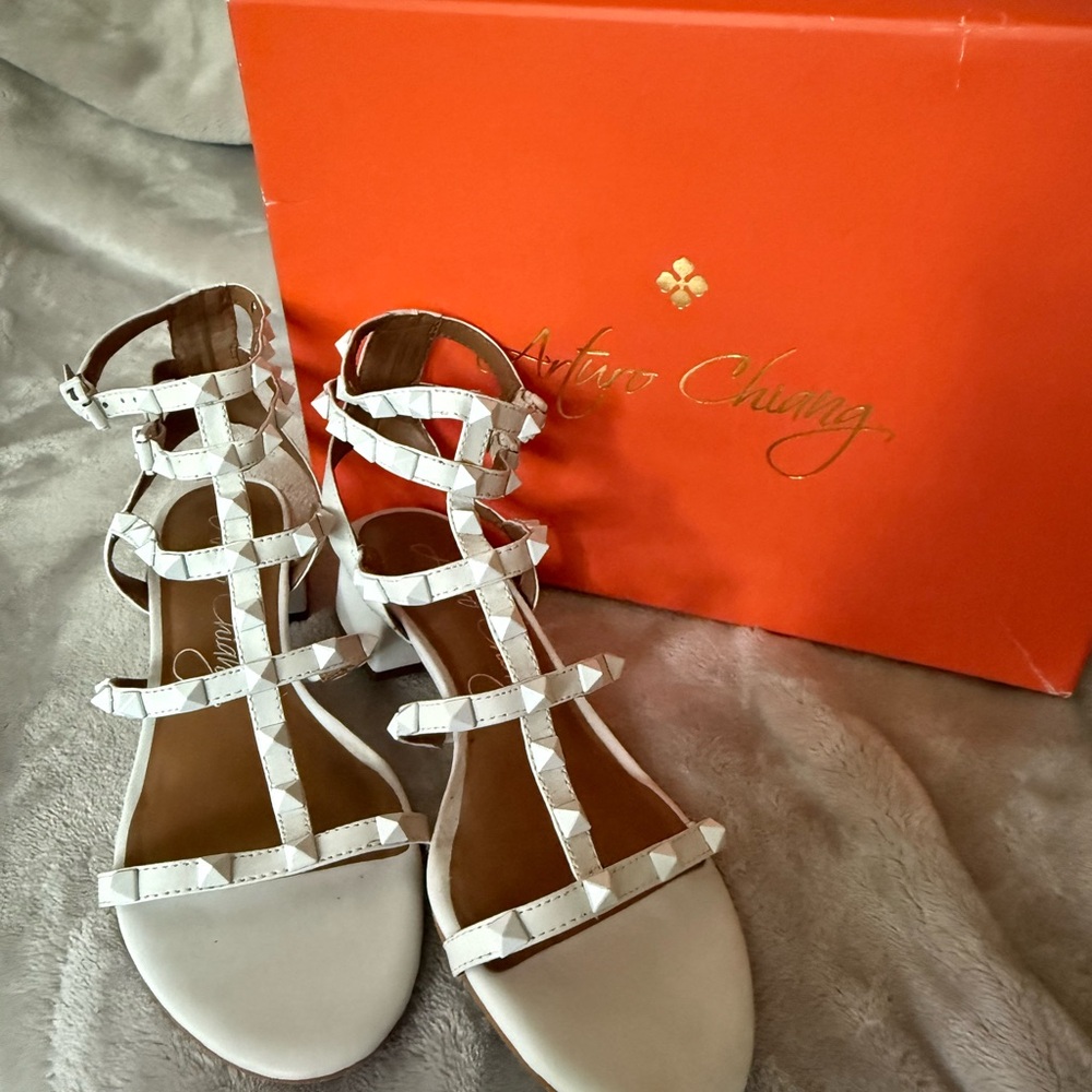 Arturo Chiang White Strappy Sandals